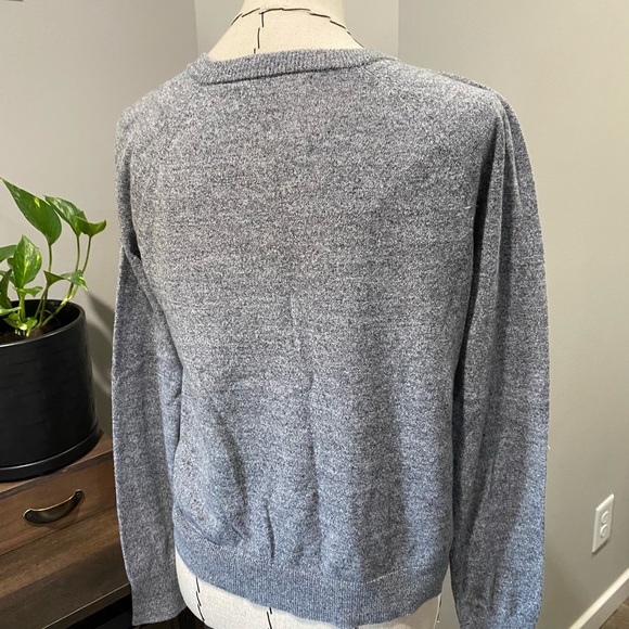 Abercrombie & Fitch sweater with button details. Woman’s size XSmall - Picture 6 of 14